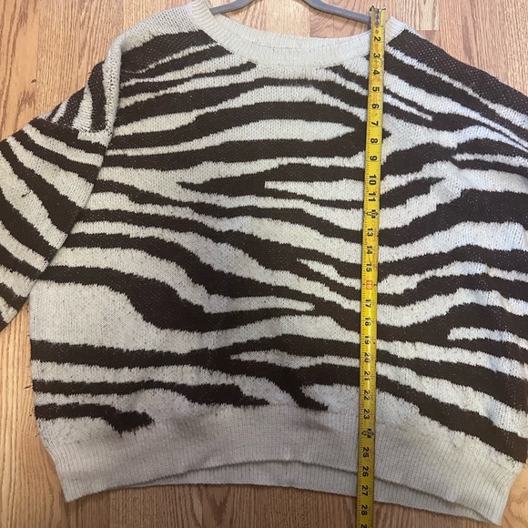 Zebra Print Sweater - Black and White Size 3XL - Picture 7 of 7